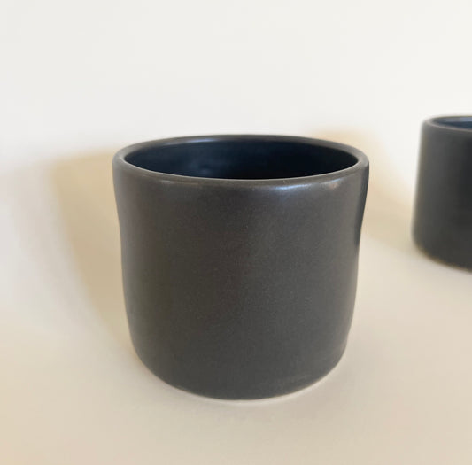 cups - black